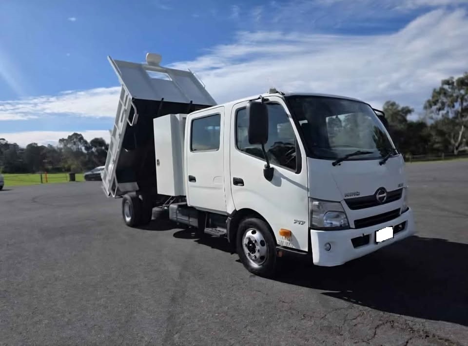 2012 HINO 300 717 tipper
