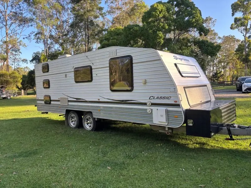 2013 Supreme Classic 23ft Family Caravan
